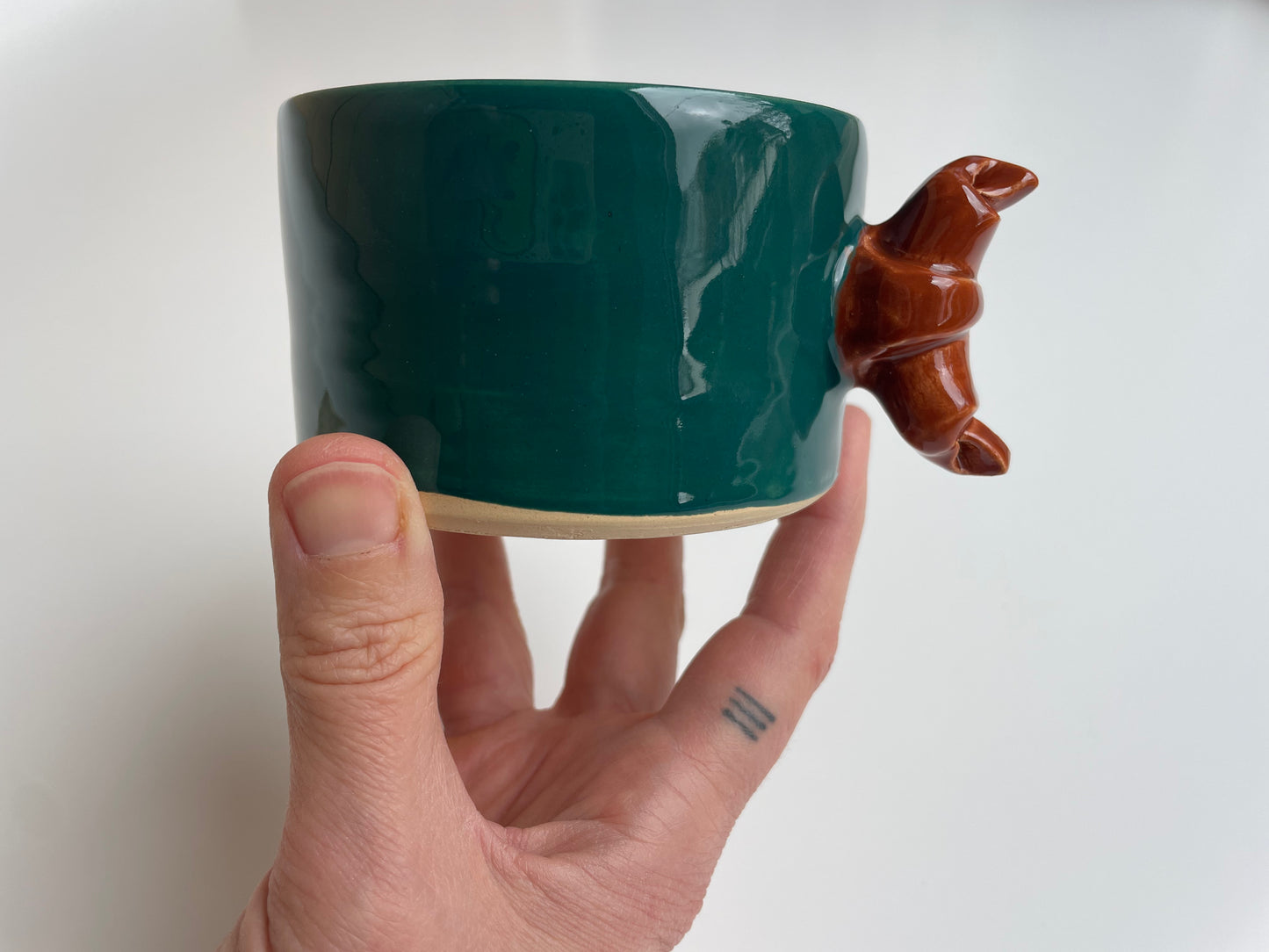 Mok met oor croissant